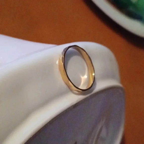 💙🌹New yellow tone wedding band - Picture 5 of 10